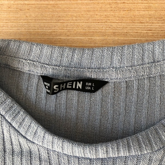 Brand new without tags cropped blouse - Picture 3 of 3